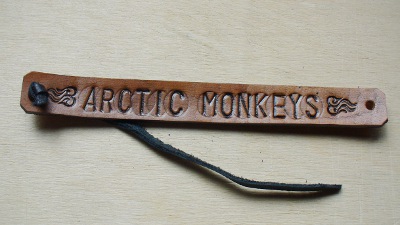 Bratara artizanat 2 cm embosata Arctic Monkeys
