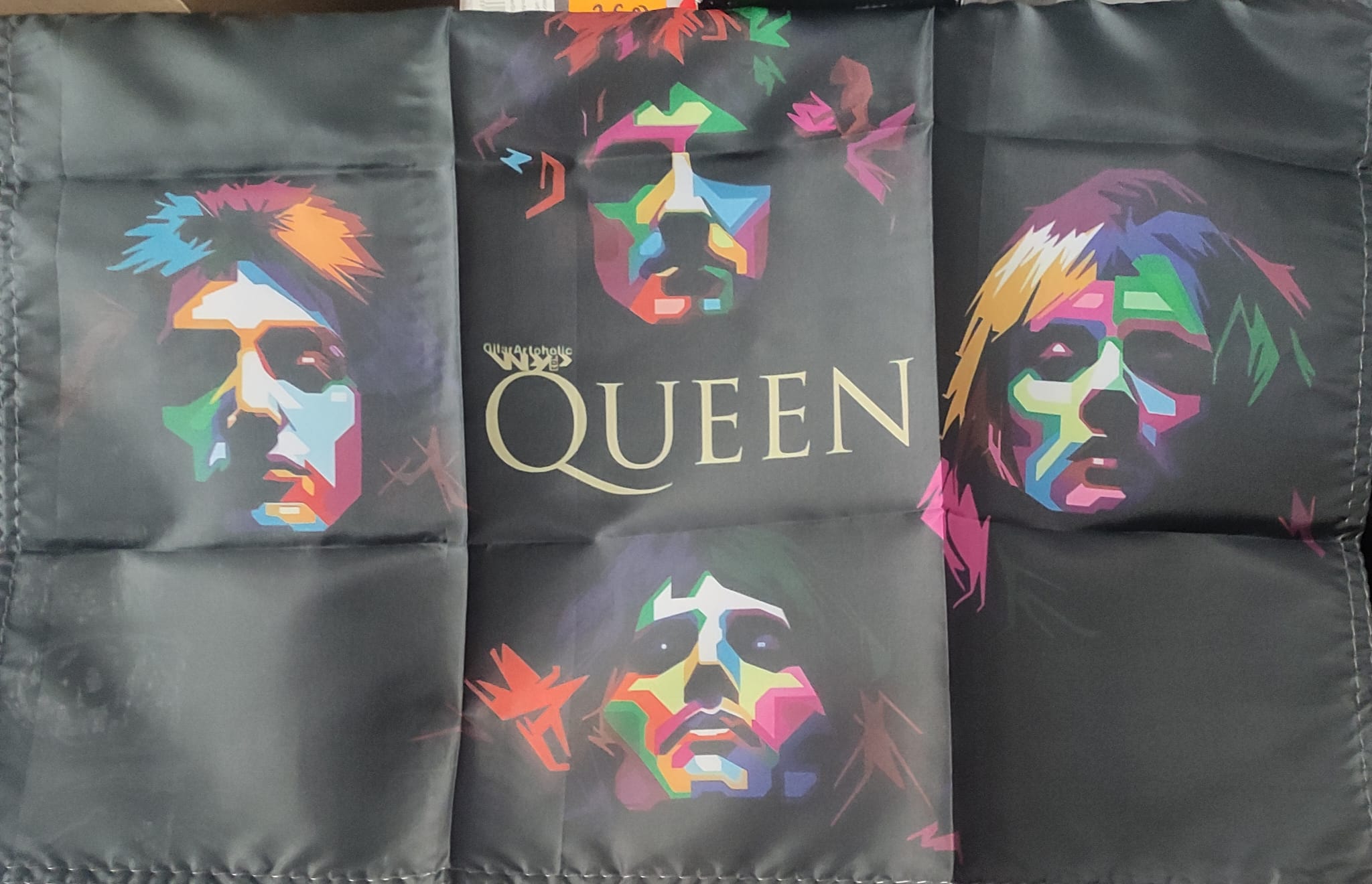 Steag (poster textil) mic QUEEN Band (JBG)