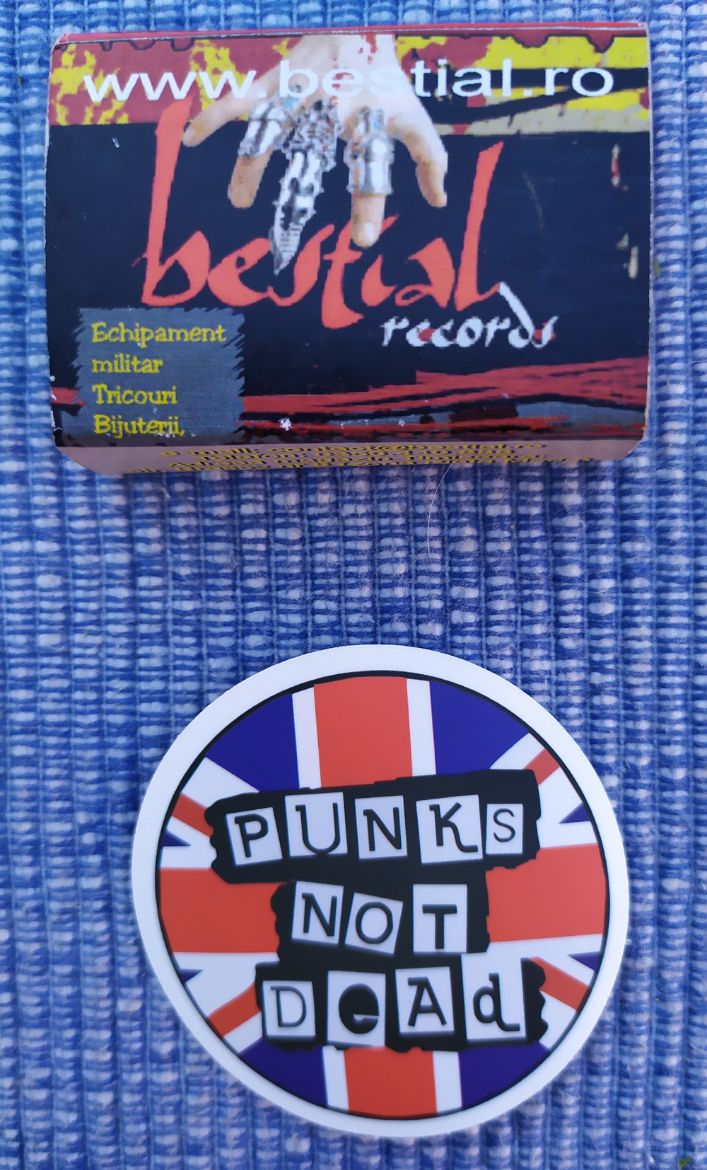 Sticker (abtibild) mic Punks Not Dead (JBG)