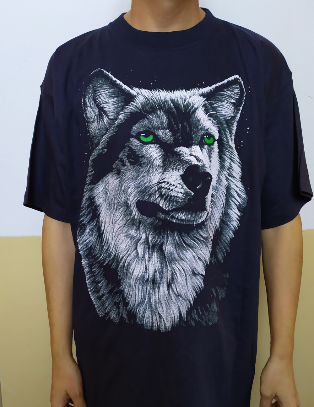 Tricou LUP CU OCHI VERZI  (tricou bleumarin)