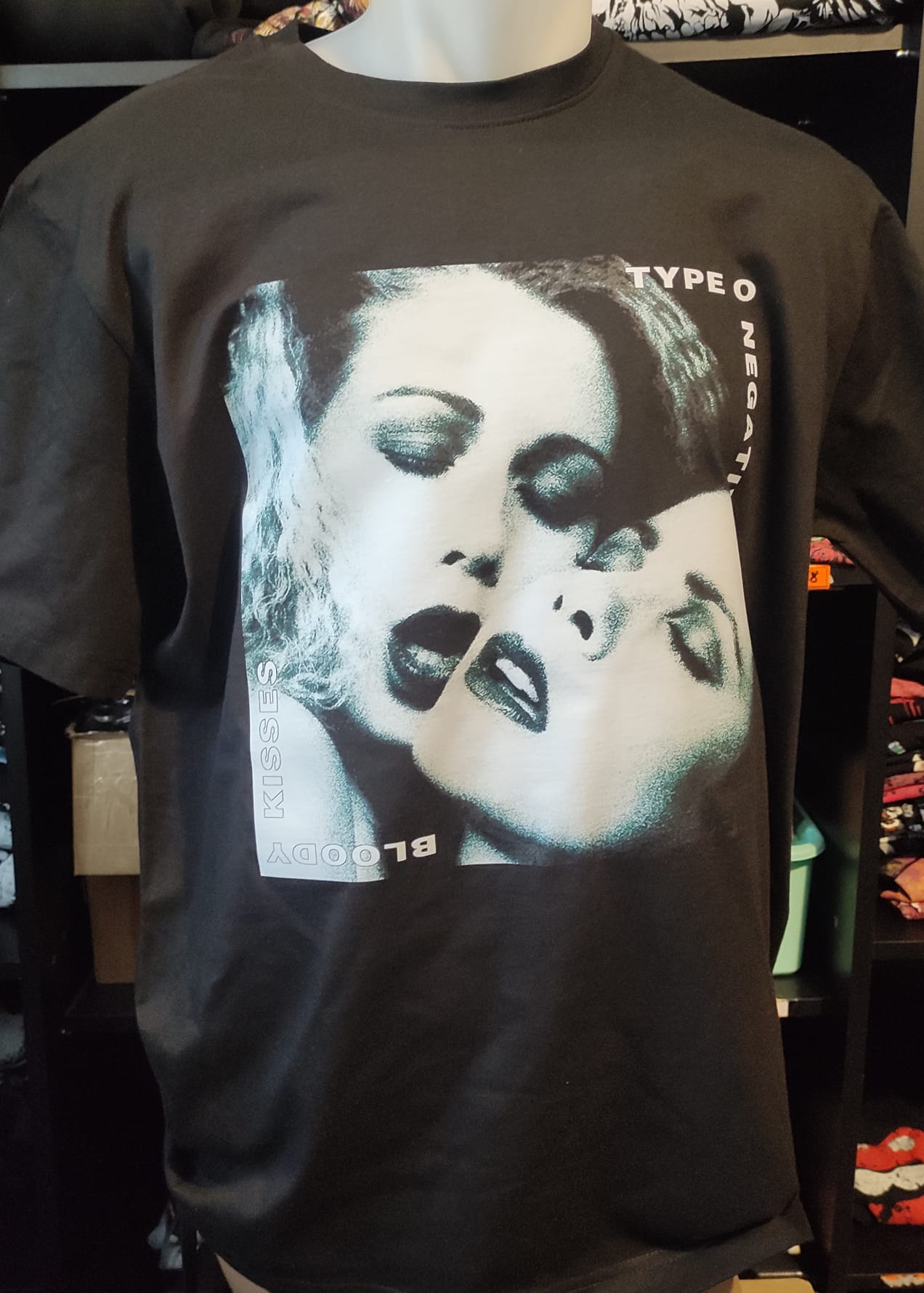 Tricou TYPE O NEGATIVE Bloody Kisses (EVT134)