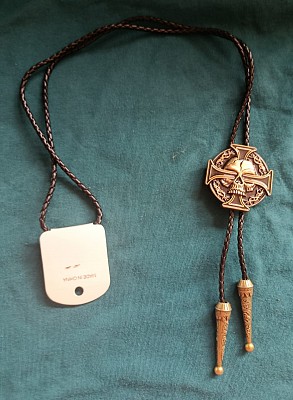 Cravata tip Bolo Golden Iron Cross with Skull Cravata tip Bolo Golden Iron Cross with Skull