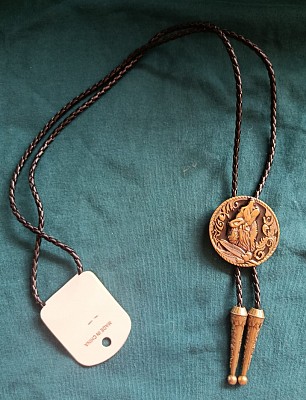 Cravata tip Bolo Golden Wolf Cravata tip Bolo Golden Wolf