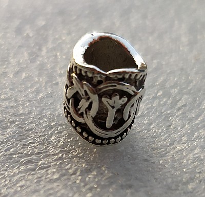 Inel argintiu mic oval pentru barba sau par Viking Rune model Algiz (Protection)