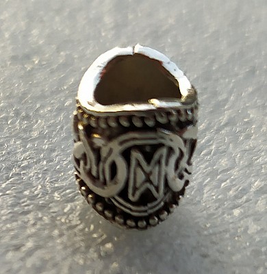 Inel argintiu mic oval pentru barba sau par Viking Rune model Dagaz (Dawn)