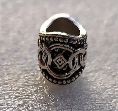 Inel argintiu mic oval pentru barba sau par Viking Rune model Inguz (Fertility)