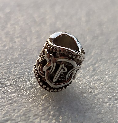 Inel argintiu mic oval pentru barba sau par Viking Rune model Laguz (Water)