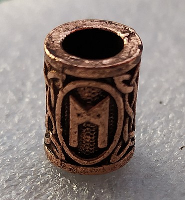 Inel caramiziu pentru barba sau par Viking Rune model Mannaz (Man)