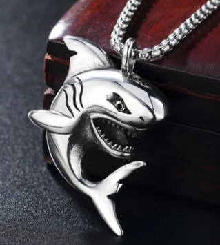 Medalion cu lant Shark (JBG)