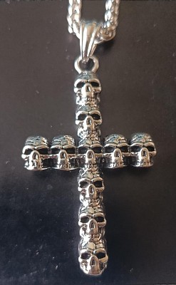 Pandantiv 10 Skulls Cross (Cruce cu 10 cranii) (JBG) Pandantiv 10 Skulls Cross (Cruce cu 10 cranii) (JBG)