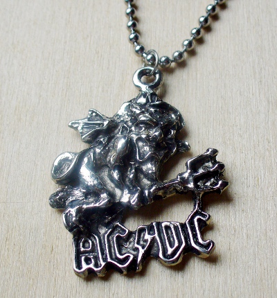 Medalion cu lant de bilute AC/DC Angus - Bestial.ro
