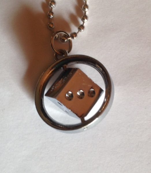 Medalion Love&Hate Jewellery Dice (set 2 buc.) - Bestial.ro